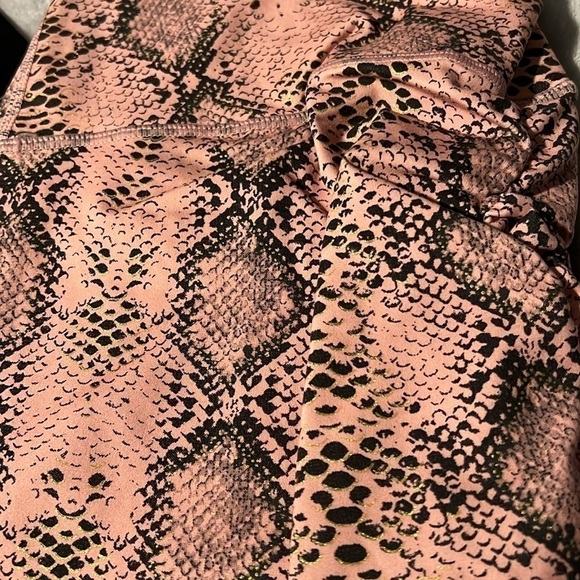Til You Collapse Effortless Scrunch Leggings- Pink, Black,  Gold Boa Large snake - Picture 7 of 12
